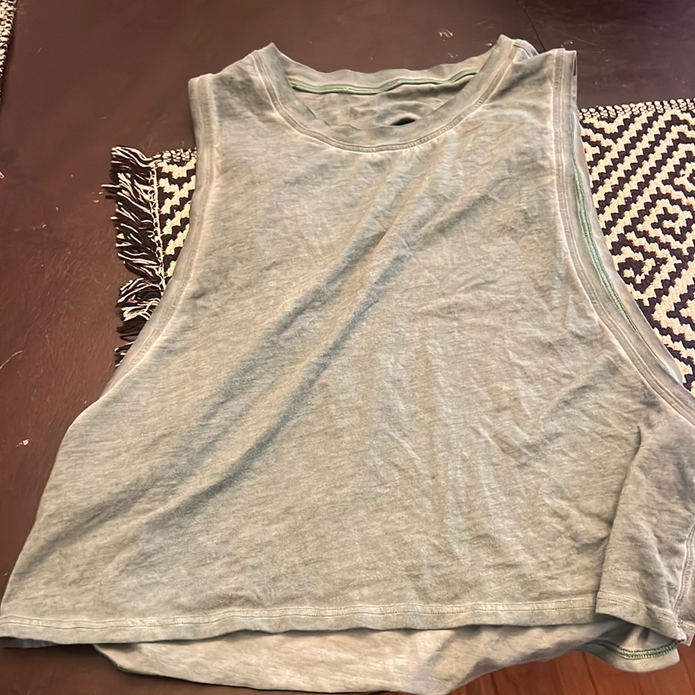 Lululemon sculpt tank top back vent
